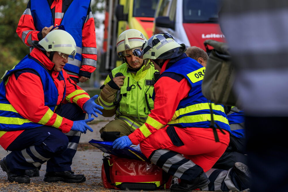 SUV überrollt Frau und schleift sie mehrere Meter mit! Die Frau überlebte nicht - Polizei sucht nach Augenzeugen