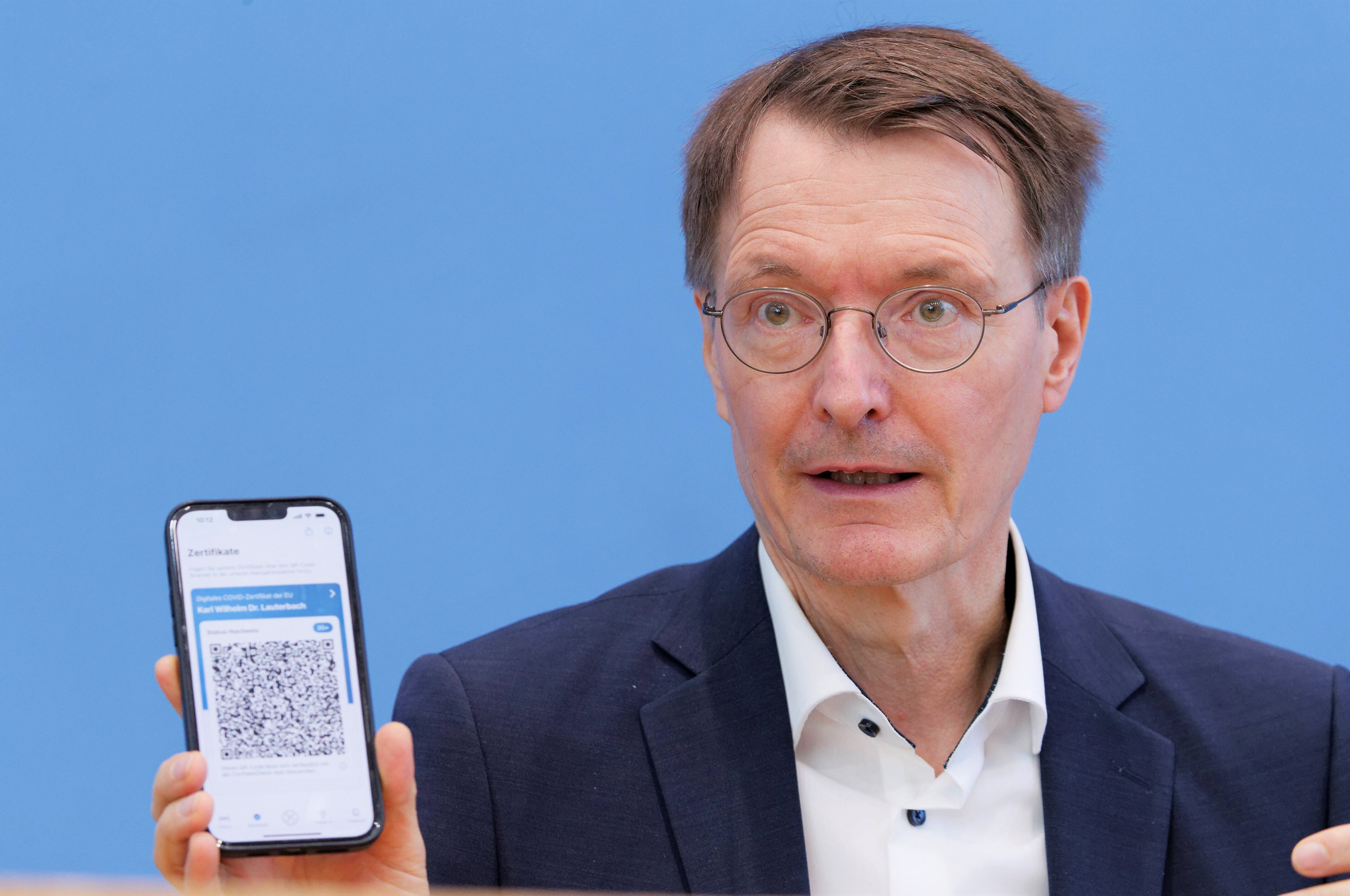 Die Impfung schützt nicht! Karl Lauterbach besorgt - Offenbar schützt die Impfung nicht mehr vor Ansteckung
