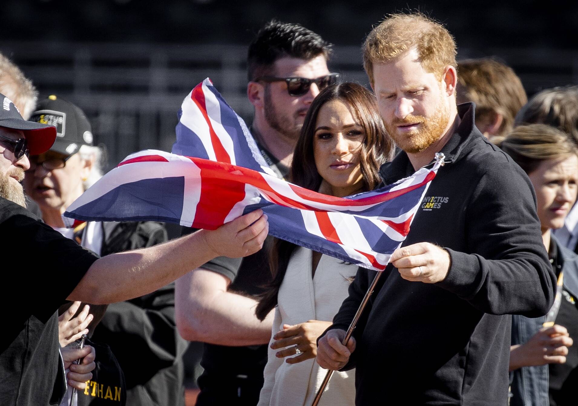 DNA-Test! Ist König Charles garnicht Harrys Vater? Zweifel an König Charles Vaterschaft!