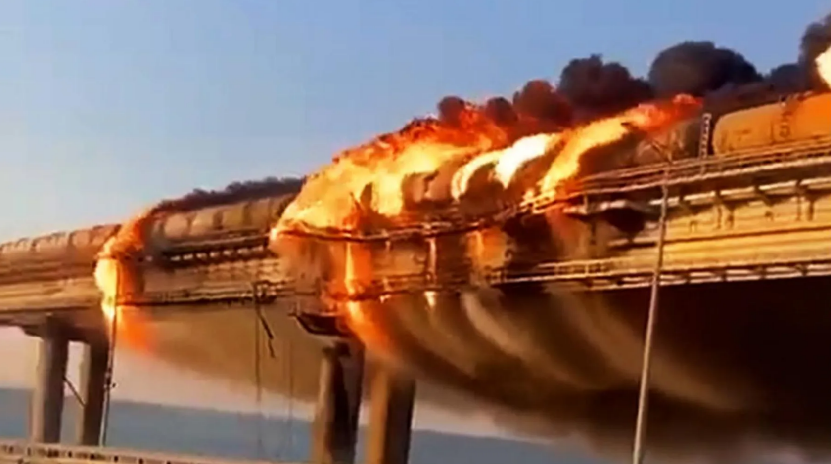 Wird Putins Krim-Brücke zu seinem Albtraum! Zerstörung der Brücke würde russische Truppen vom Festland abschneiden!