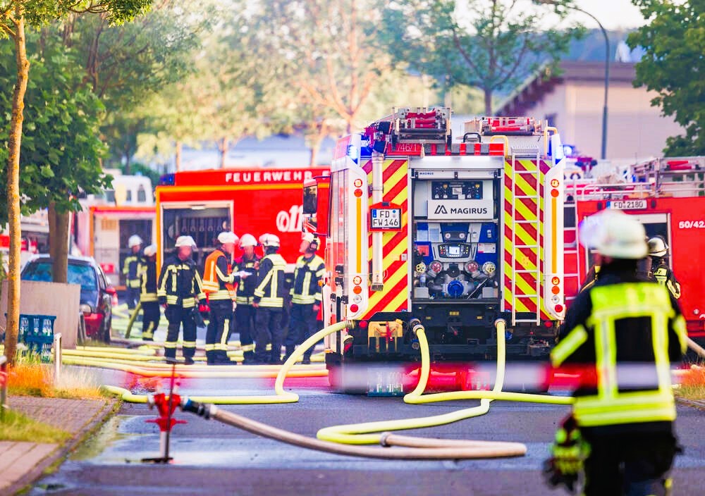 Hochhaus-Explosion in NRW! Scharfschützen in Position, Feuerwehrleute und Polizisten lebensgefährlich verletzt!