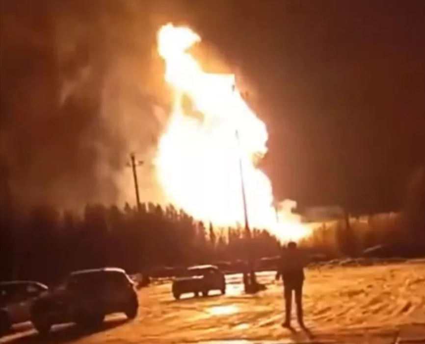 Mega-Explosion an russischer Grenze - Schock im Kreml! Feuerinferno erschüttert Putin!