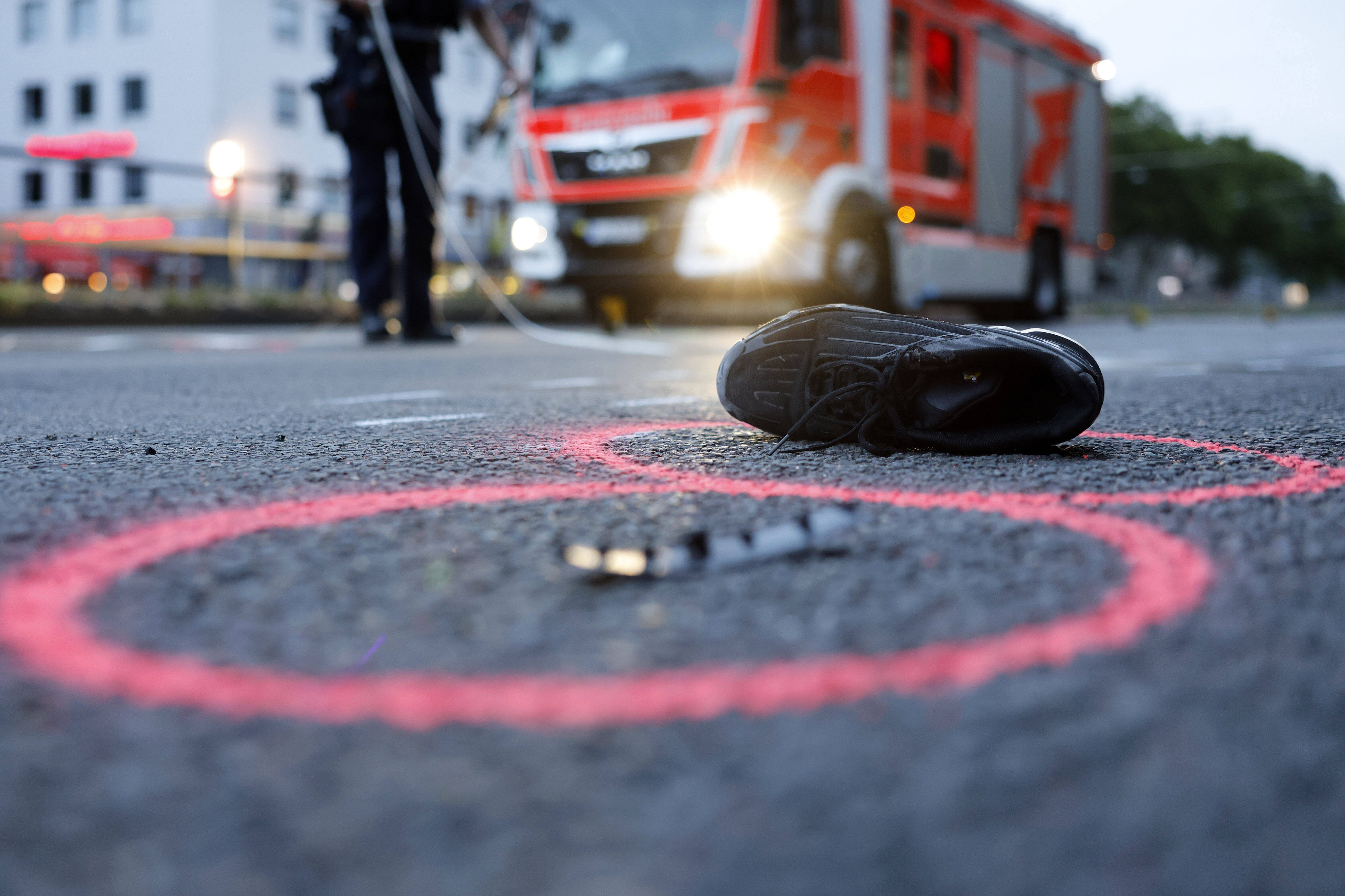 Tödlicher Unfall! Motorradfahrer prallt gegen Hauswand und stirbt