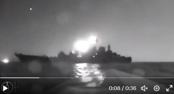 Attacke auf russisches Schiff im Schwarzen Meer - Video zeigt gewaltige Explosion
