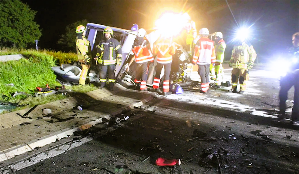 Braut schwer verletzt! Hochzeitsgesellschaft auf Rückweg von Feier verunglückt Sie trug noch ihr Brautkleid
