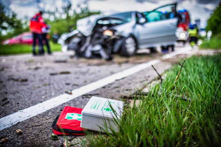 Vollsperrung! 11-jähriger Junge klaut Auto und überschlägt sich mit dem Wagen auf der Autobahn!