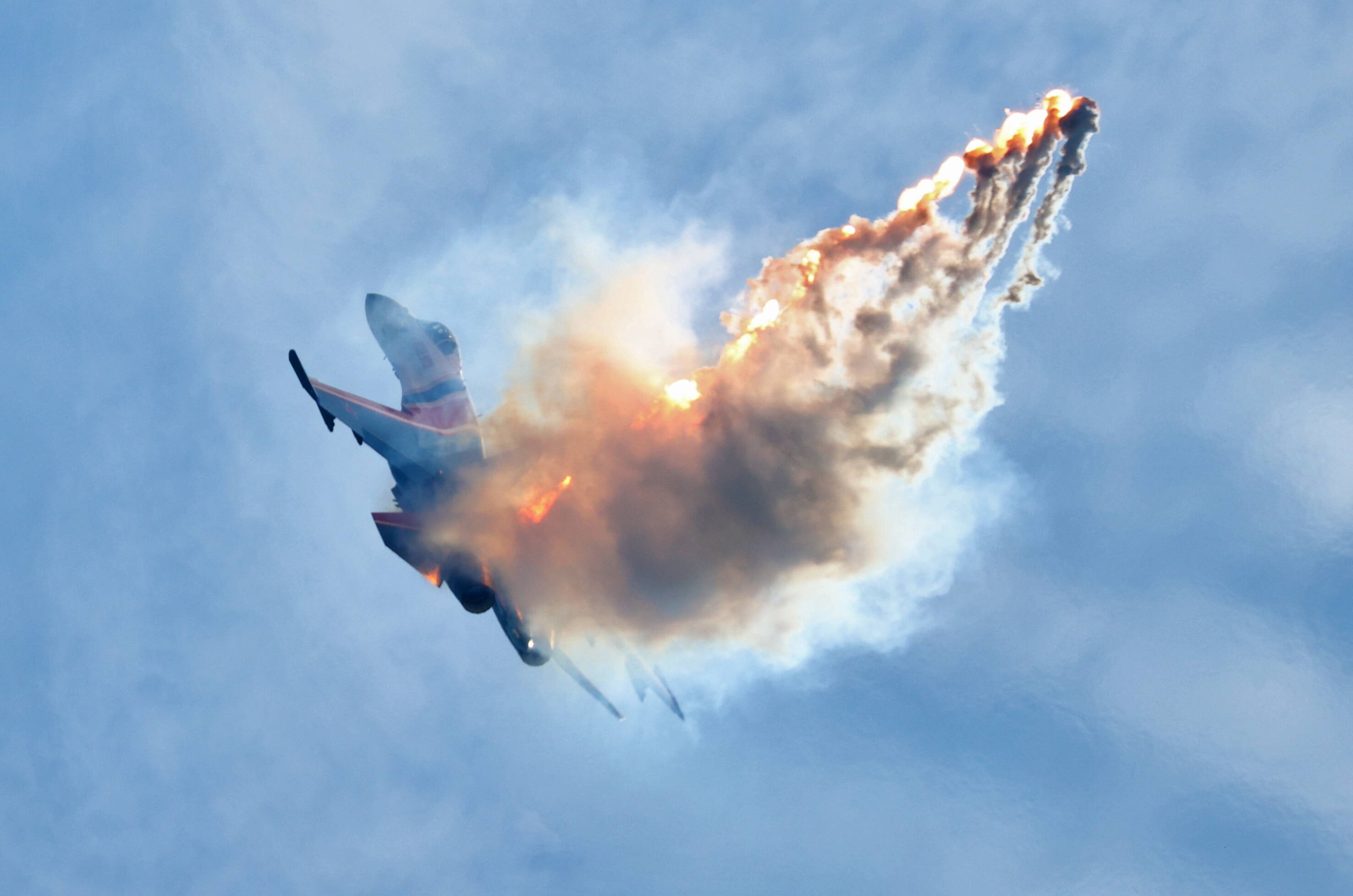 Russen schießen eigenen Kampfjet ab! Wutanfall bei Wladimir Putin - Millionenjet zerstört!