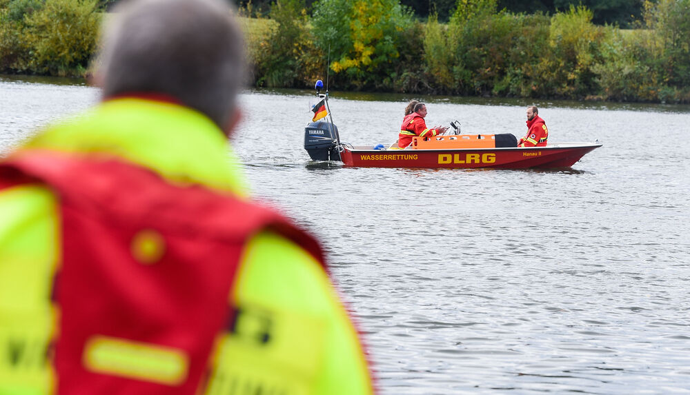 Polizei bittet um Hilfe! Tragischer Vermisstenfall - Mann (45) fiel in Kanal und ist seitdem verschwunden