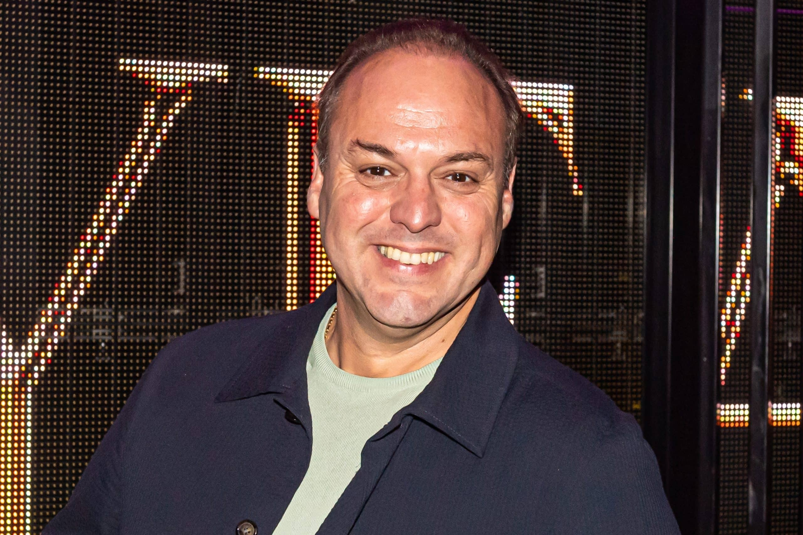Frans Bauer ontdekt schokkend nieuws over zijn wassen beeld — zijn reactie is onbetaalbaar