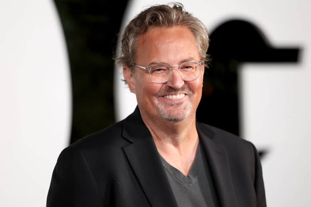 Matthew Perry’s Friends-memorabilia en originele Banksy onder de hamer voor stichting tegen verslaving