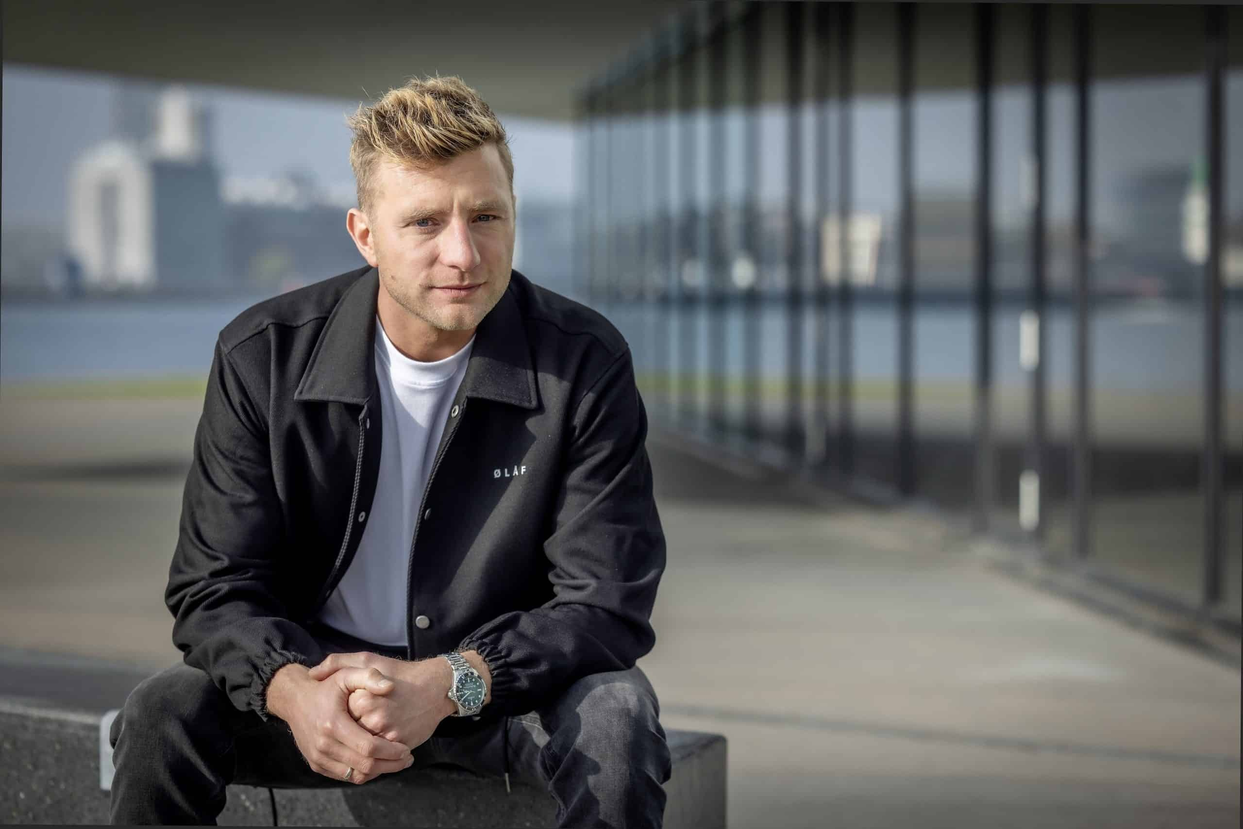 Jan Versteegh staat in onderbroek op straat: wat gebeurde er met kat Rob?