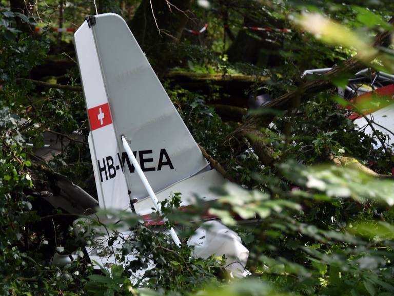Flugzeugabsturz über Deutschland - Ursache unklar! Erste Leichen geborgen