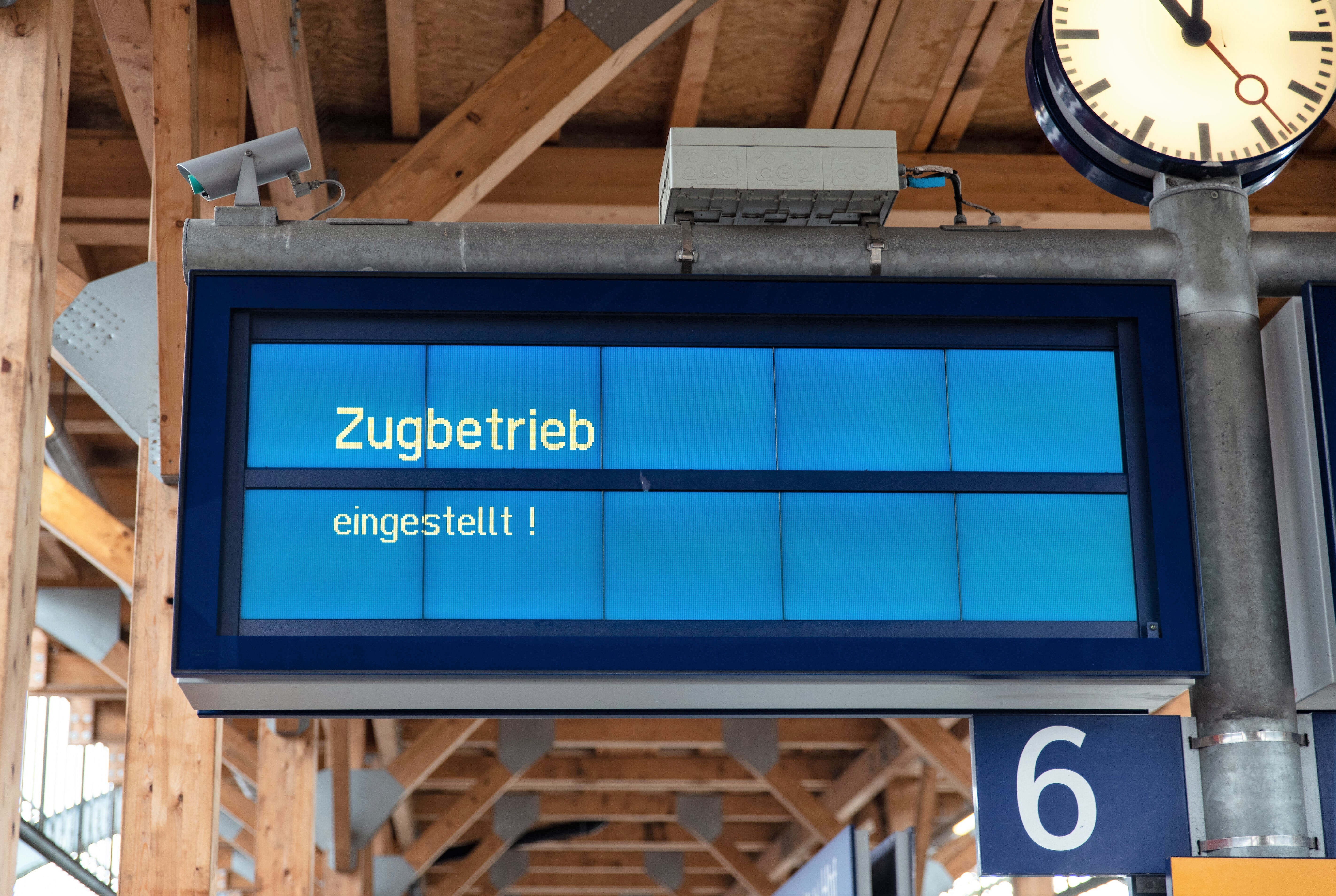 Schweres Zugunglück bei Hannover - zwei Züge entgleist - Explosives Gas strömt aus, Bahnverkehr gestört!