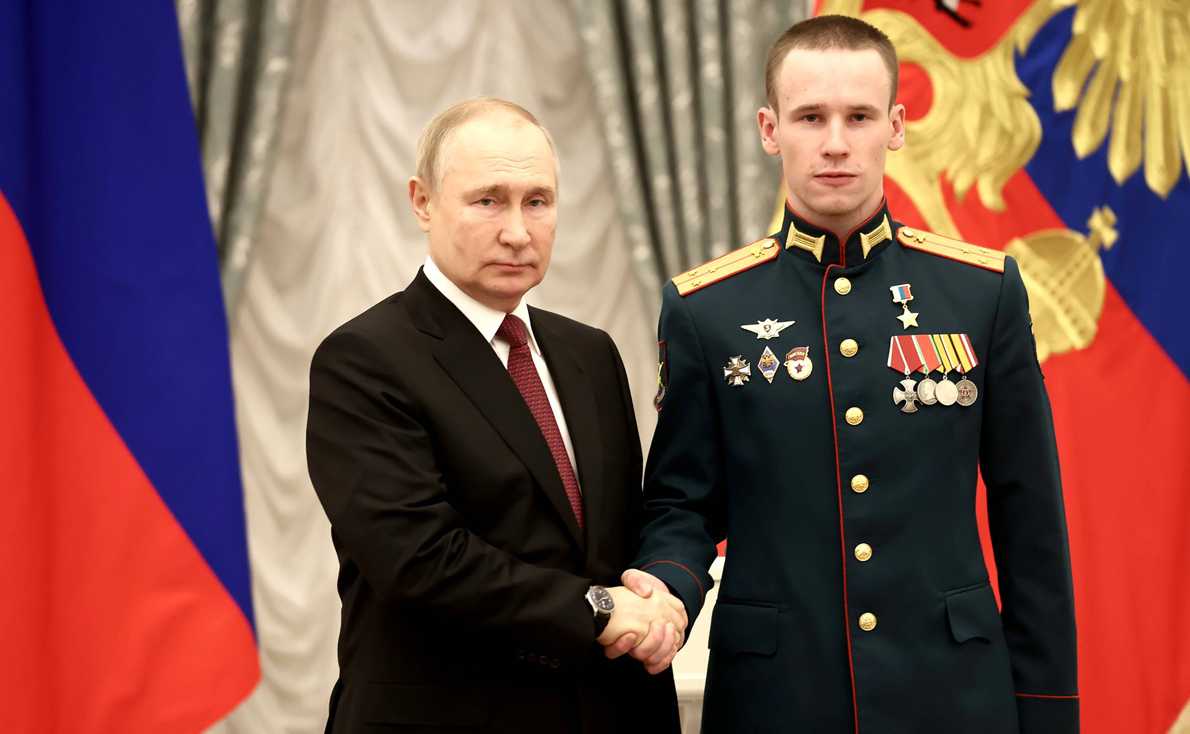 Russischer Politiker kritisiert Putin - und stirbt dann bei Sturz aus Hotelfenster!
