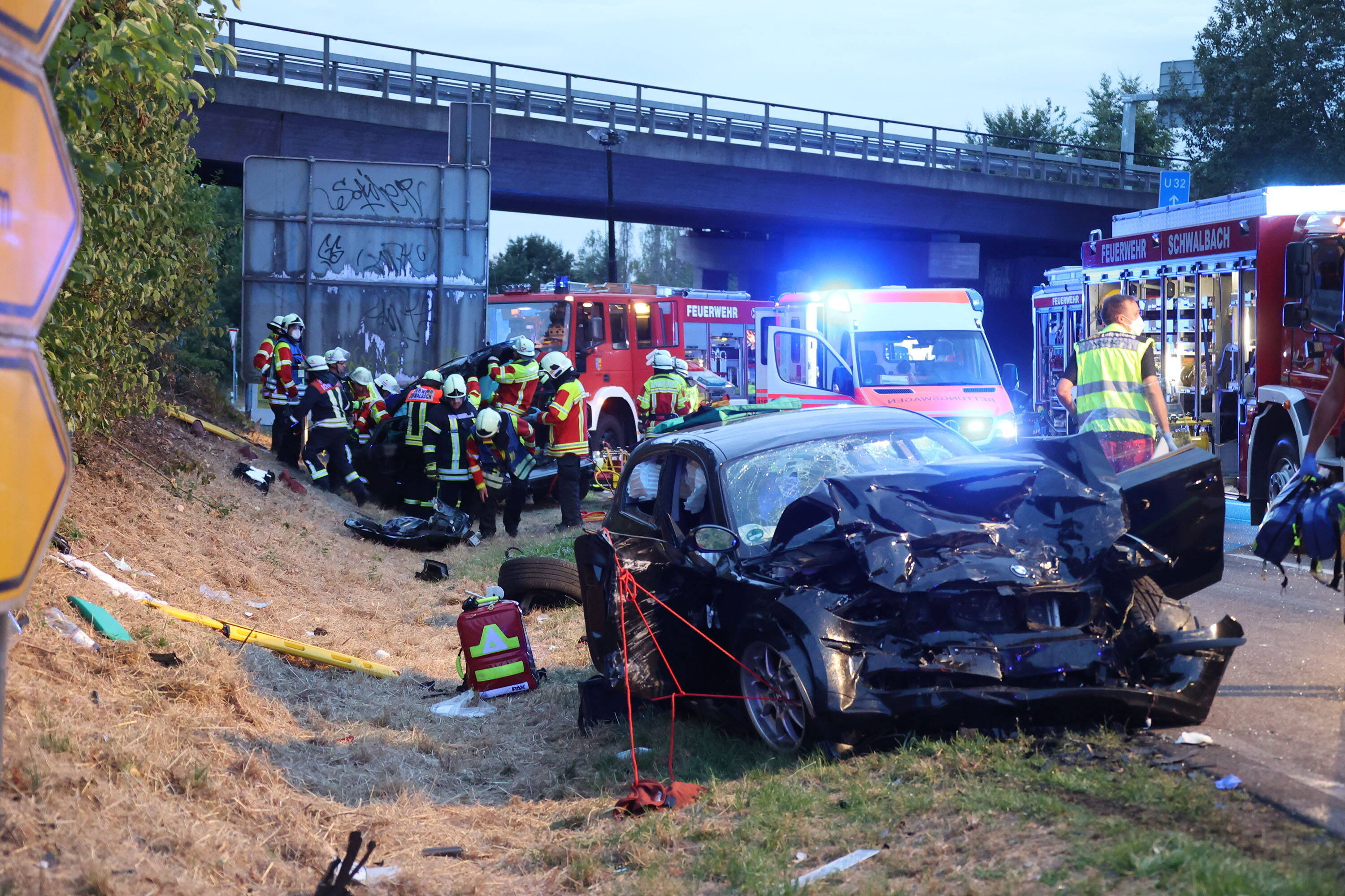 Schwerer Geisterfahrer-Unfall auf der Autobahn! Todesdrama - 2 Menschen gestorben, Vollsperrung!