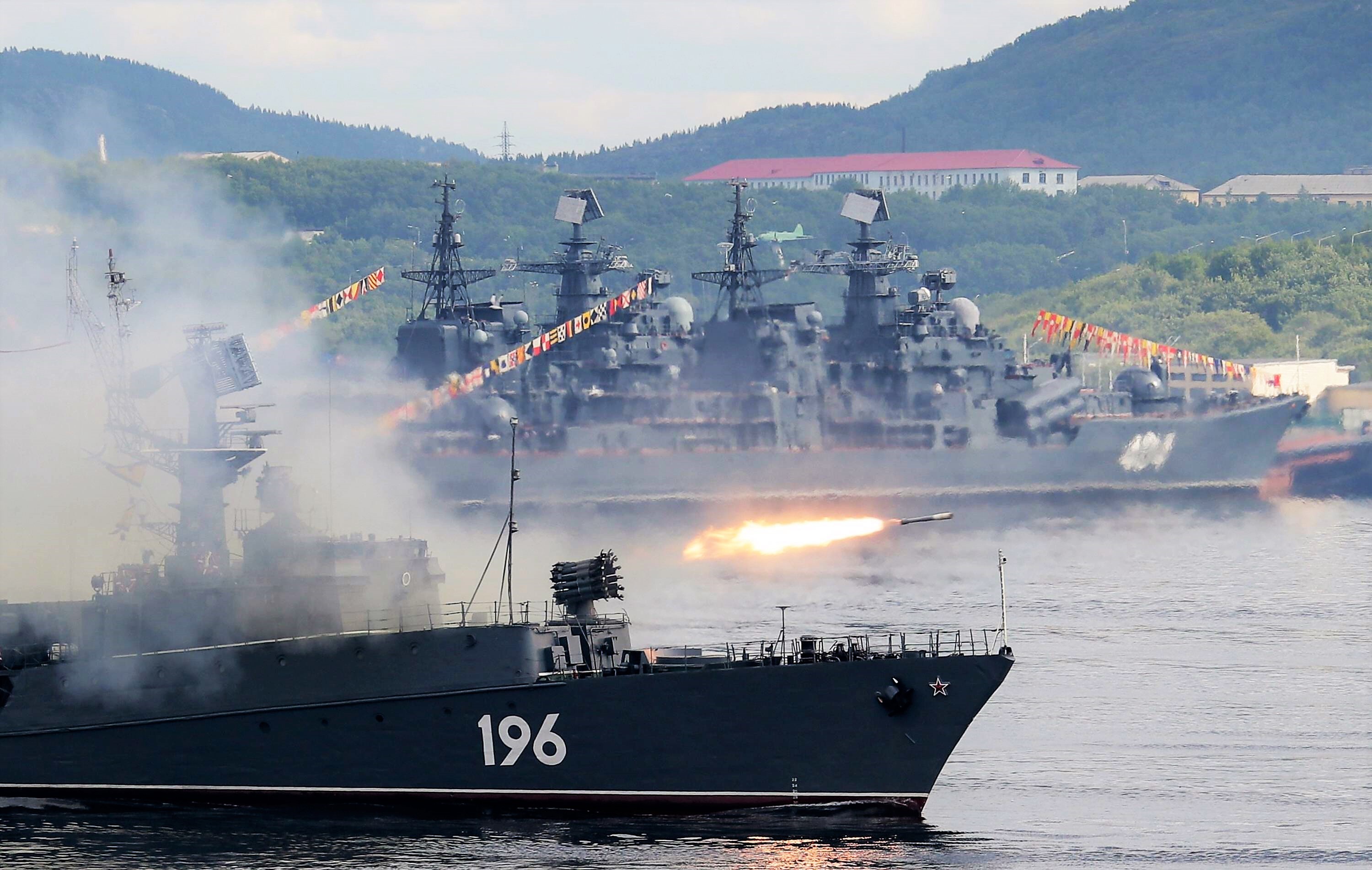 Russische Kriegsschiffe im Mittelmeer! Putin testet seine Hyperschallraketen direkt vor unserer Haustür!