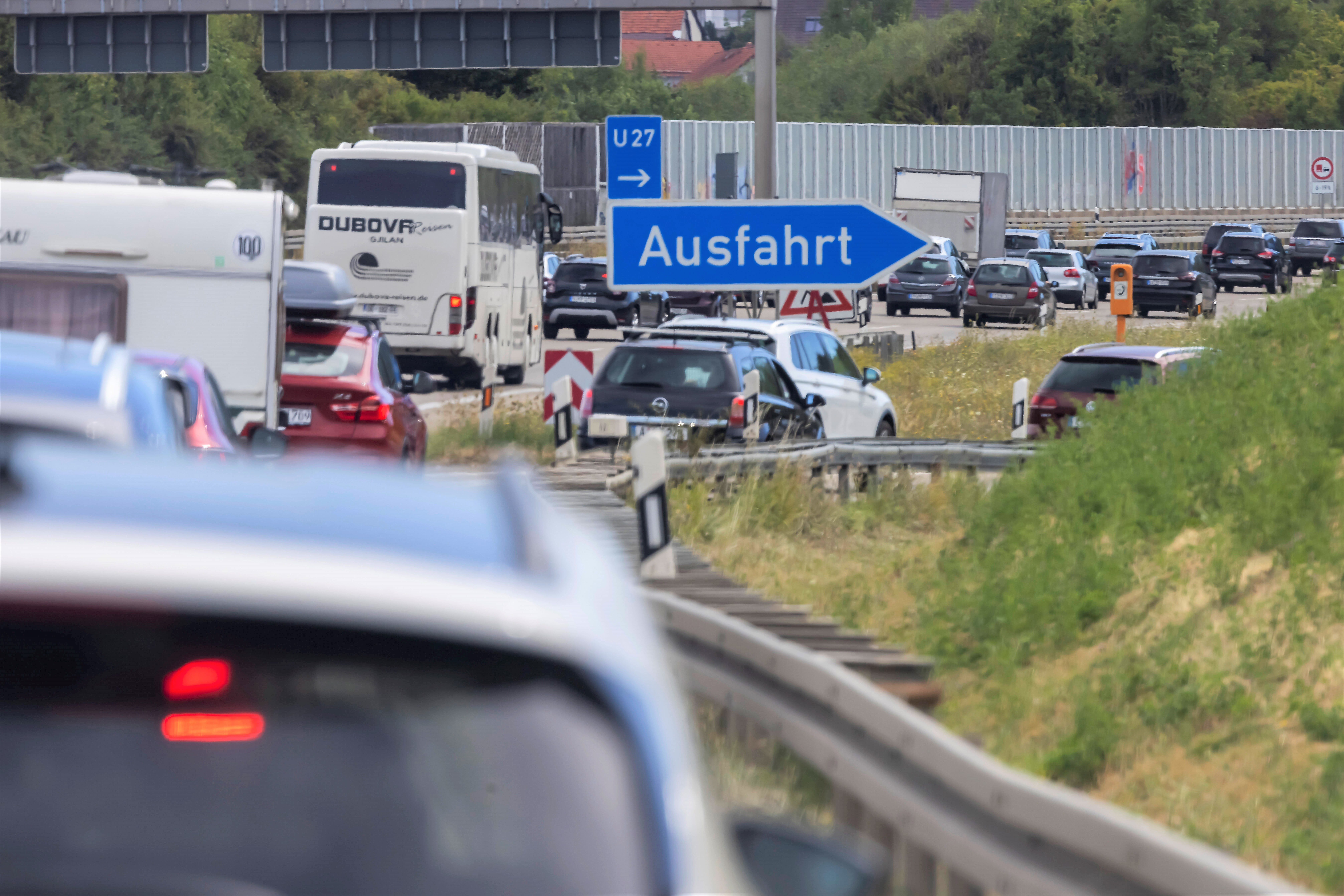Schrecklicher Unfall auf der Autobahn - Mann stirbt nach Zusammenstoß!