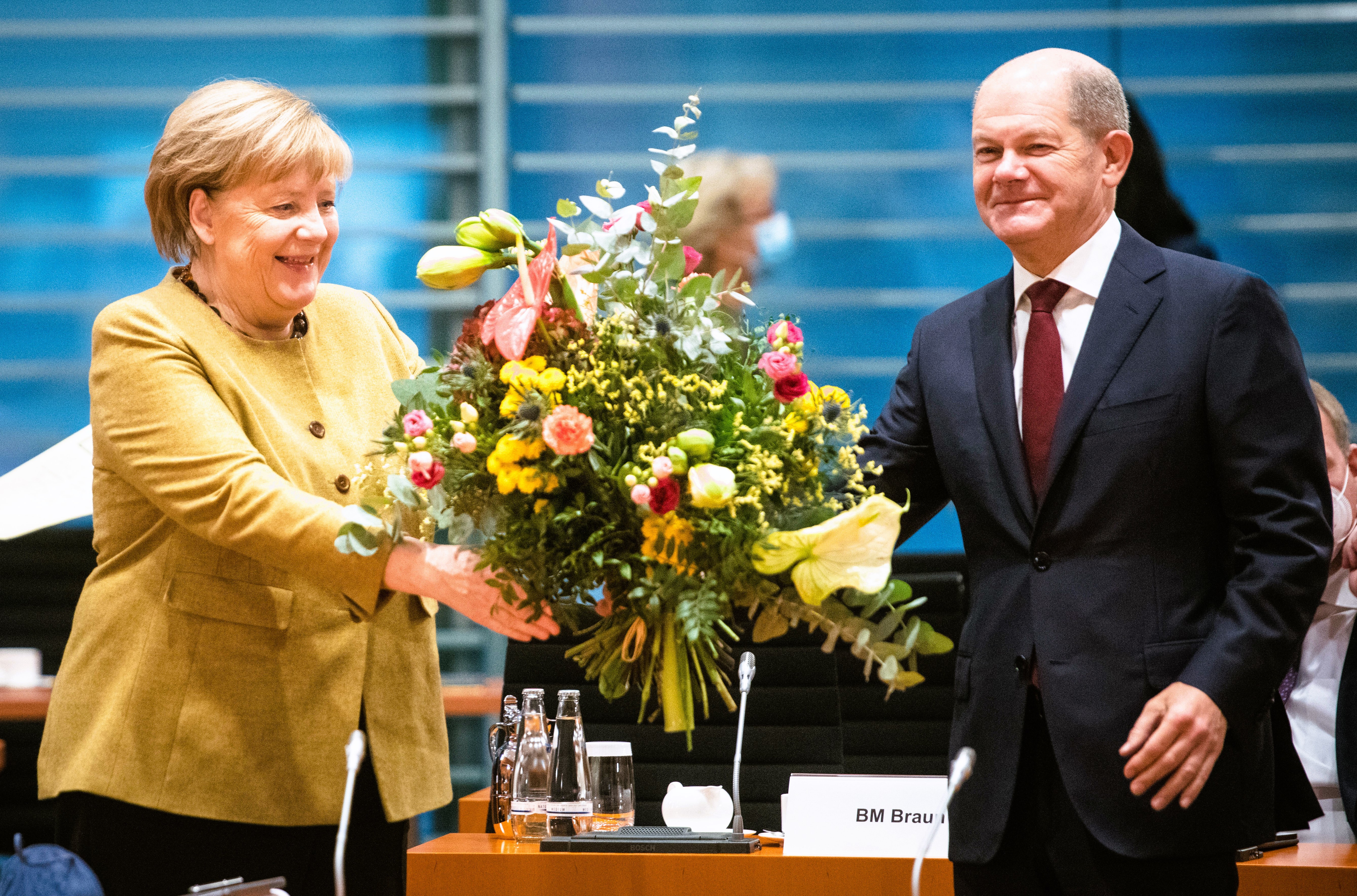 Angela Merkel - Renten Hammer! Experten enthüllen Rente der Kanzlerin - So viel Geld bekommt Merkel jeden Monat