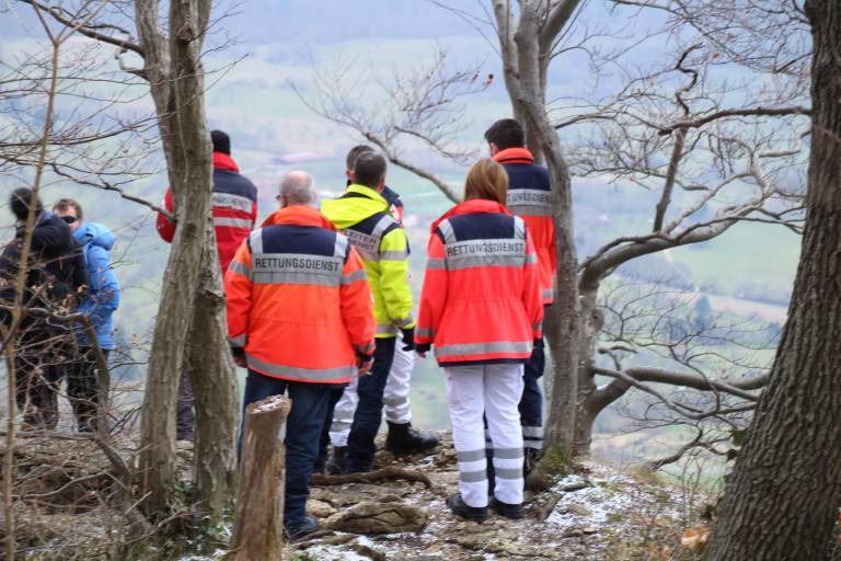 Bayern - Wanderer stürzt 150 Meter in den Tod, Bergführer versuchen alles - aber er hatte keine Chance