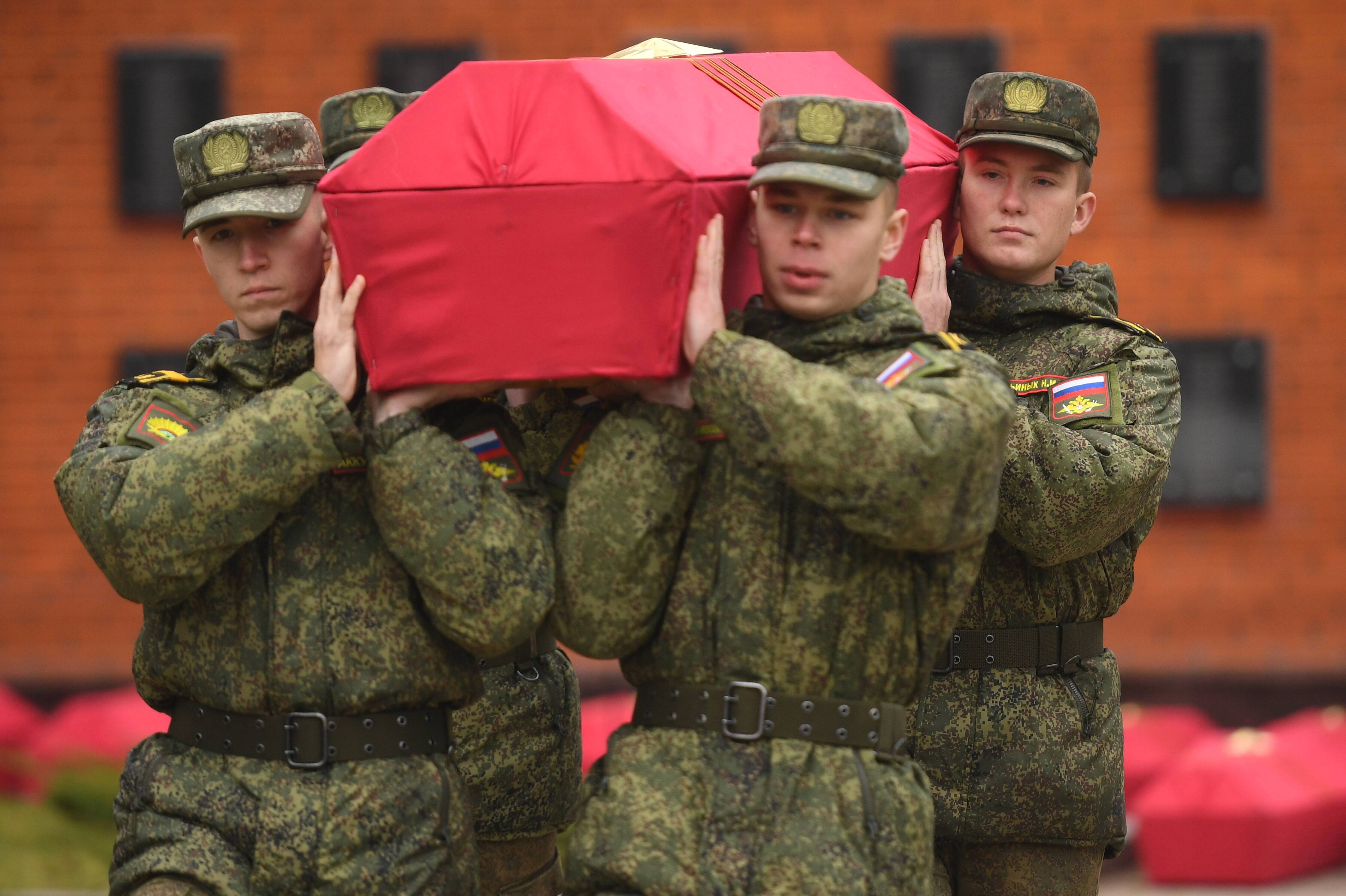 Putin schickt Frauen in den Krieg! Verluste steigen immer weiter - So gnadenlos scheitern Putins Truppen an der Front
