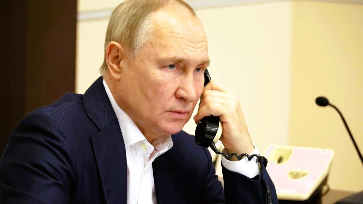 Video schockt Russland! Wie krank ist Putin - Kreml-Herrscher bei öffentlichem Wackel-Auftritt gefilmt 