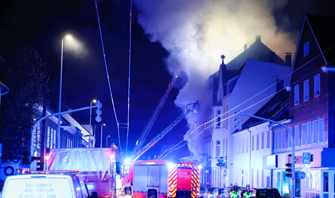 Familiendrama in Bad Münstereifel! Vater sticht Frau und 3 Kinder nieder und zündet Mehrfamilienhaus an!